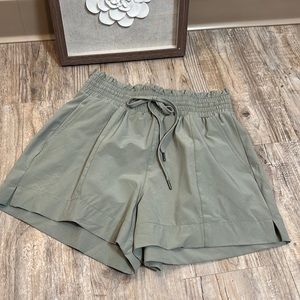 Abercrombie & Fitch paper bag shorts